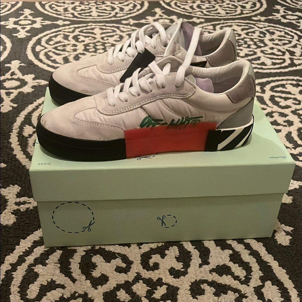 COPY - Off-White Vulcanized Low ‘White Black’